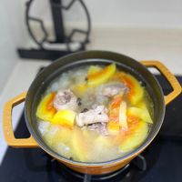 可能是燉小牛膝和粥的圖像
