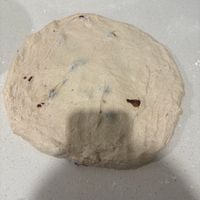 可能是黑麥麵包和法式長棍麵包的圖像