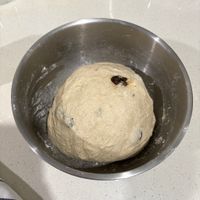 可能是法式長棍麵包和黑麥麵包的圖像