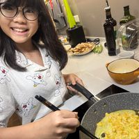 可能是 1 人、義大利麵和粥的圖像