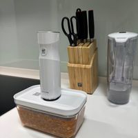 可能是泡茶器和研磨機的圖像