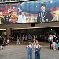 可能是 12 個人、人群和文字的圖像