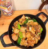可能是燉小牛膝、豆腐、紫蘇和文字的圖像