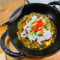 可能是麵、火鍋、豆腐、水波蛋、拉麵和文字的圖像