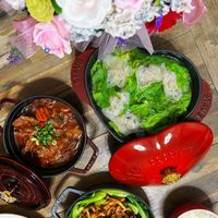 可能是火鍋、麵、豆腐和文字的圖像
