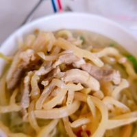 可能是拉麵、粥、麵和文字的圖像