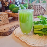 可能是飲料和顯示的文字是「然 楊太太廚房烘焙筆記」的圖像