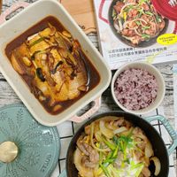 可能是香菇、豆腐、麵和文字的圖像