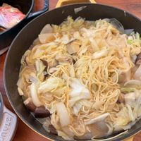 可能是火鍋、香菇和麵的圖像