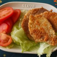 可能是豆腐和顯示的文字是「 STAUB 」的圖像