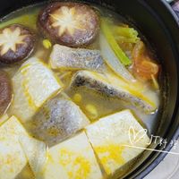 可能是‎香菇、豆腐和‎顯示的文字是「‎いけ 限 00 JT料理學習目記 聖學習日記 白 JT料理學 JT料 ا CN‎ 」‎‎ 的圖像