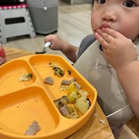 可能是 1 人和嬰兒的圖像