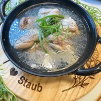可能是燉小牛膝和文字的圖像