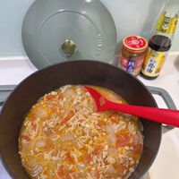 可能是西班牙大鍋飯、粥和文字的圖像