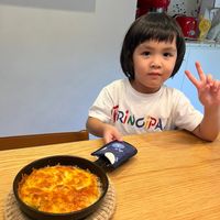 可能是 1 人、肉餡餅、舒芙蕾、牧羊人派和顯示的文字是「 RINGIPA/ 」的圖像