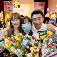 可能是 3 個人和文字的圖像