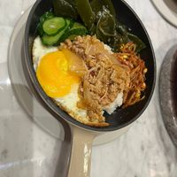 可能是拉麵、水波蛋、粥和蛋黃的圖像