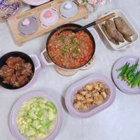 可能是火鍋、豆腐和文字的圖像