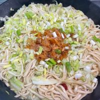 可能是拉麵、炒麵、義大利麵和麵的圖像