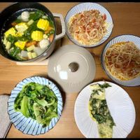 可能是義大利麵、豆腐、麵、火鍋和顯示的文字是「 STAUD 」的圖像