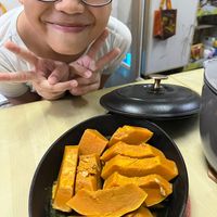 可能是 1 人和豆腐的圖像