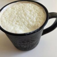 可能是咖啡和咖啡杯的圖像