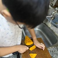 可能是 1 人和食物的圖像