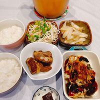 可能是麵、豆腐、火鍋和粥的圖像