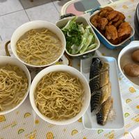 可能是豆腐、麵、火鍋、炒麵和拉麵的圖像
