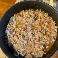 可能是西班牙大鍋飯、炒飯和印度香料飯的圖像