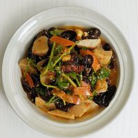 可能是拉麵、香菇、豆腐和紫蘇的圖像