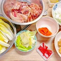 可能是火鍋、麵和豆腐的圖像