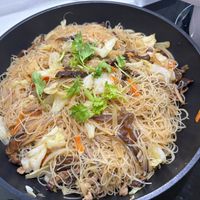 可能是麵、炒麵和拉麵的圖像
