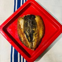 可能是巴布卡麵包、黑麥麵包和法式長棍麵包的圖像
