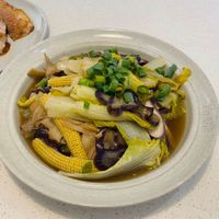 可能是香菇、炒麵和麵的圖像