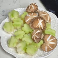 可能是香菇和馬勃菇的圖像