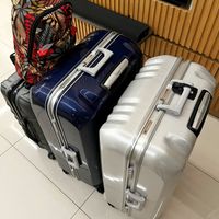 可能是手提箱和文字的圖像