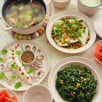 可能是西瓜、麵、豆腐和粥的圖像