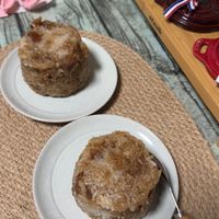 可能是戚風蛋糕和脆皮奶酥蛋糕的圖像