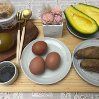 可能是水波蛋、蛋黃、龍眼和文字的圖像
