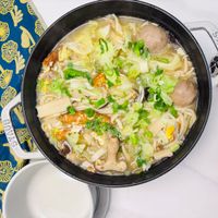 可能是麵、火鍋、香菇和豆腐的圖像