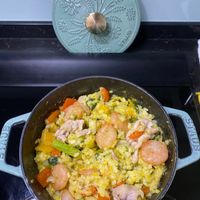 可能是北非小米飯、炒飯和西班牙大鍋飯的圖像