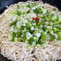 可能是義大利麵、炒麵和拉麵的圖像