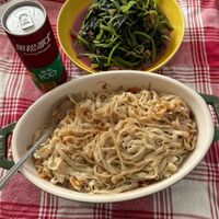 可能是炒麵、義大利麵、麵和拉麵的圖像