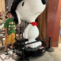 可能是 ‎1 人和‎顯示的文字是「 ‎و PEANUTS PEANUTS‎ 」‎‎ 的圖像