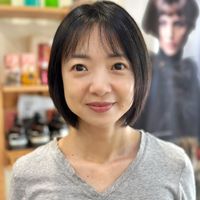 可能是 1 人和瀏海的圖像