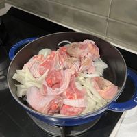 可能是燉小牛膝的圖像