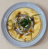 可能是粥、水波蛋和鯷魚的圖像