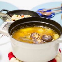 可能是起司火鍋、火鍋和豆腐的圖像