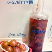 可能是龍眼和顯示的文字是「 6-27 6-27紅肉李醋 LF 6 KIRKLAND Joan JoanChang Chang VODK/ DKA antis 0 」的圖像
